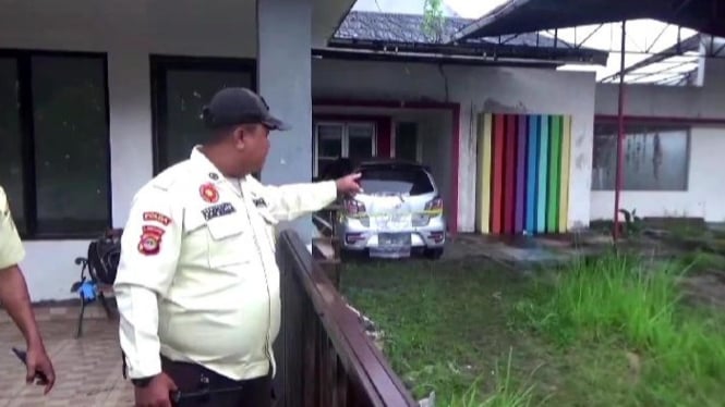 Penemuan mobil sopir travel yang diduga dirampok dan dibunuh.