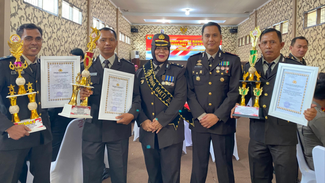 Polsek Penengahan terima 4 penghargaan dari Polres Lampung Selatan.