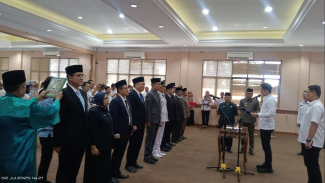 Proses serah terima jabatan
