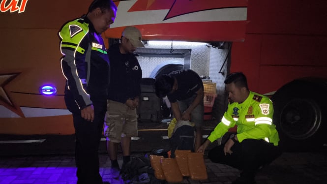 Penyelundupan ganja 4 kilogram digagalkan PJR Polda Lampung.