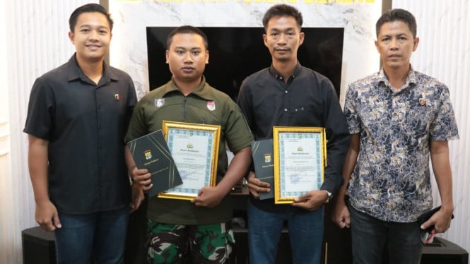 Polres Tulang Bawang beri penghargaan kepada warga.