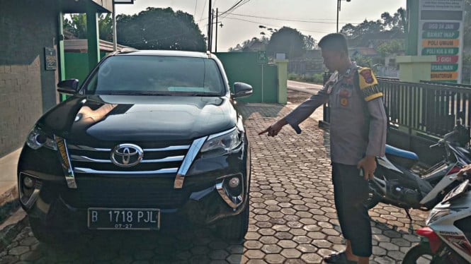 Mobil Fortuner yang diduga ditumpangi adik Wagub Lampung