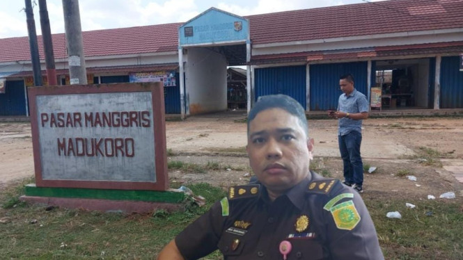 Kolase foto kejaksaan dan pasar manggris madukoro.