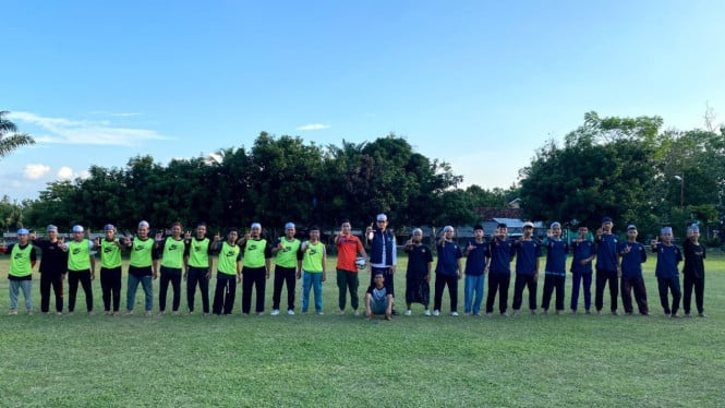 Pesantren di Lampung Selatan gelar sepak bola persahabatan.