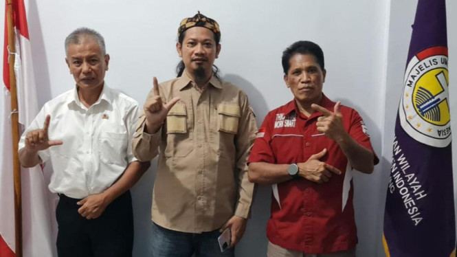 Ken Setiawan bersama AKBP Johnson dan Pendeta Daniel.