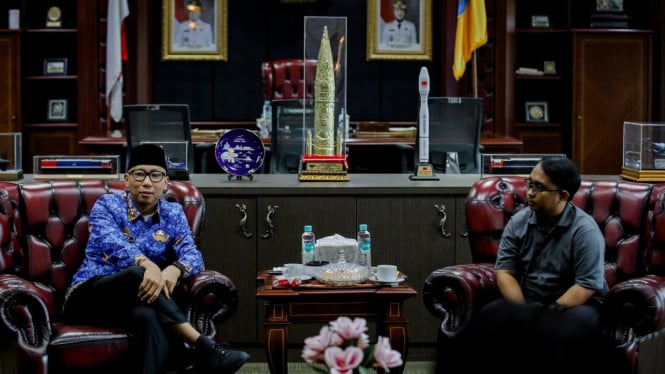 Gubernur Mirza bertemu Elga Cahya Putra, atlet e-Sports asal Lampung.