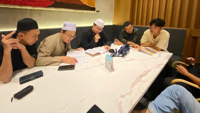 Perpisahan dengan Gus Atoilah saat berdakwah di Lampung.
