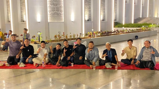 Kajian Malam Minggu "Teras" Masjid Raya Al-Bakrie Lampung.