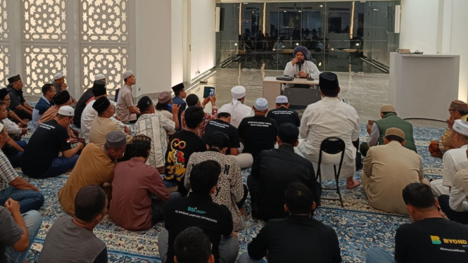 Peserta Ijtima Ulama asal Jakarta di Masjid Raya Al-Bakrie Lampung.