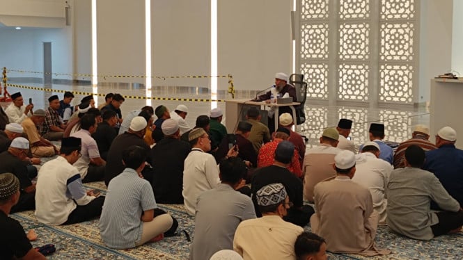 Kajian bersama Syekh Muhammad Husen Kadafi di Masjid Al-Bakrie.