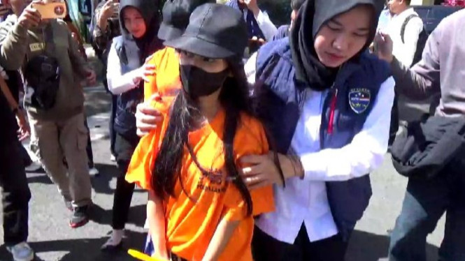 Ditreskrimsus Polda Lampung tangkap 2 selebgram promosikan.