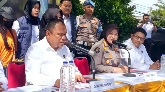 Ditreskrimsus Polda Lampung ungkap kasus judi di media sosial.