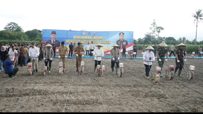 Wakapolri Tanam Jagung
