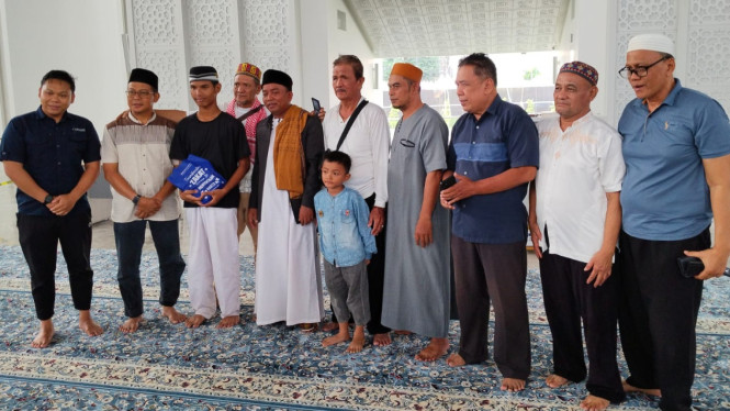 Warga Kedamaian Resmi Peluk Islam di Masjid Raya Al-Bakrie.