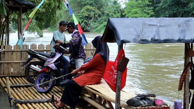 Perahu rakit