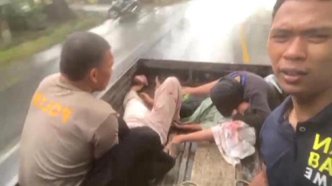 Polisi evakuasi pelajar di Lampung Tengah terluka ketimpa pohon.