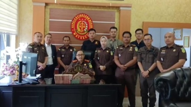 Kejaksaan Negeri Way Kanan terima uang titipan korupsi SPAM.