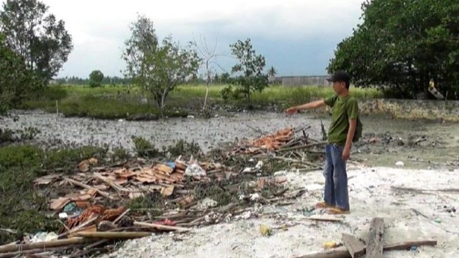Abrasi pantai di Lampung Timur semakin parah, ancam rumah warga.