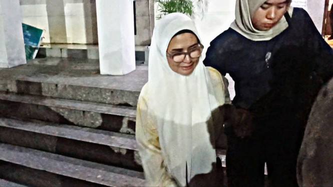 Nanda Indira, Bupati Pesawaran saat meninggalkan gedung pidsus