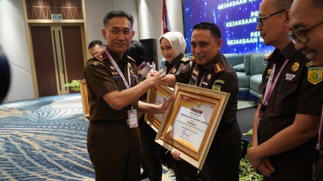Kejari Bandar Lampung raih lima penghargaan sekaligus.