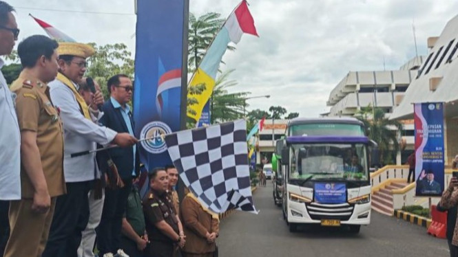 Wakil Menteri Transmigrasi, Viva Yoga Mauladi lepas tenaga kerja.