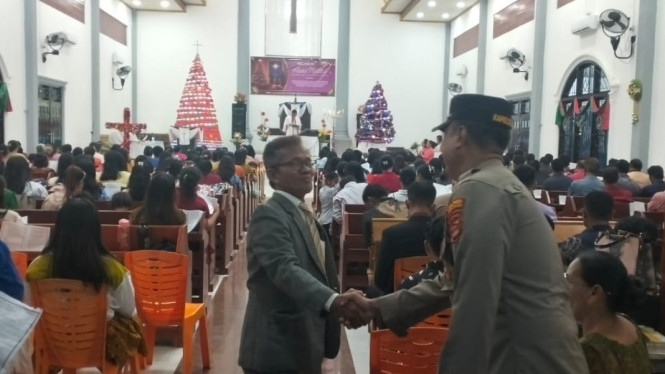 Polsek Penengahan amankan ibadah malam Natal 2025.