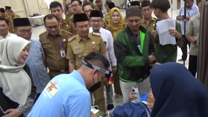Kegiatan khitanan massa Bakrie Amanah di Masjid Raya Al-Bakrie.