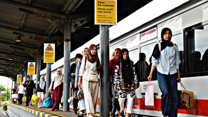 Suasana di stasiun tanjungkarang