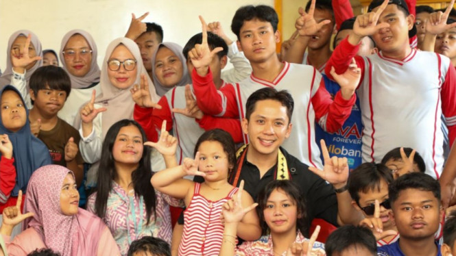Bupati Egi bersama 3 Putrinya kunjungi SLB Negeri Sidomulyo.