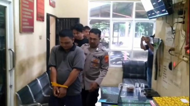 Pelaku tangkap pelaku curanmor usai terlibat baku tembak.