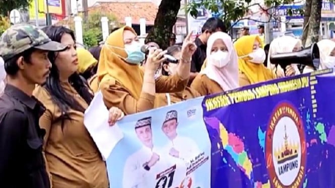 Puluhan Tenaga Honorer Non Database tuntut keadilan ke Walikota.