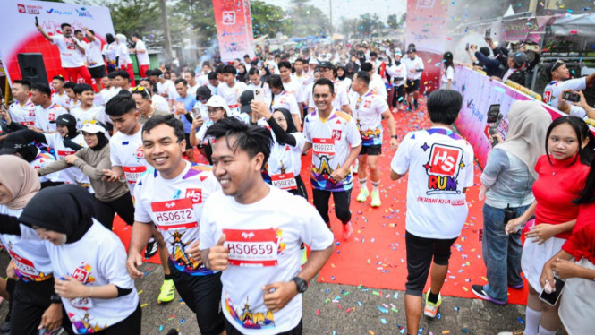 Ribuan pelari saat start