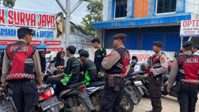 Samapta Polres Tulang Bawang patroli siang hari.
