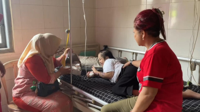 Amel Sabila, dirawat di rumah sakit melawan disabilitas.