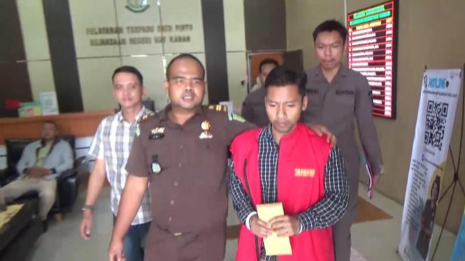Kejari Way Kanan kembali menahan tersangka korupsi bedah rumah.
