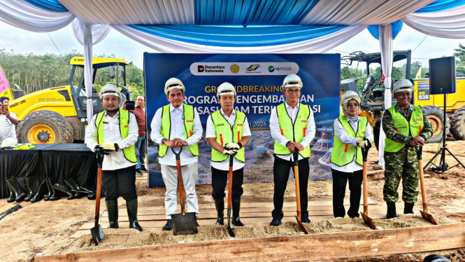 Sesi foto bersama