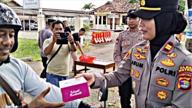 Pembagian takjil yang dilaksanakan