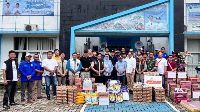 Pemkab Lamsel dan 10 Perusahaan pasok logistik korban banjir.