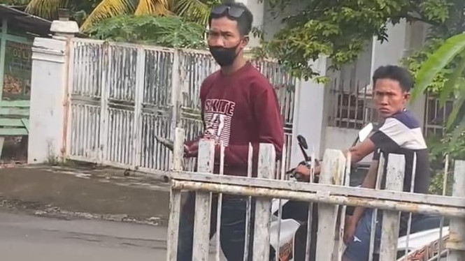 Kepergok, komplotan curanmor lepaskan tembakan.
