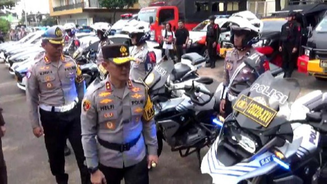 Kapolda Lampung saat memimpin apel gelar pasukan ketupat 2026.