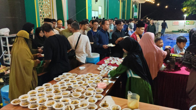 Masjid An-Nur Bandar Lampung gelar I’tikaf dengan menu Kambing.