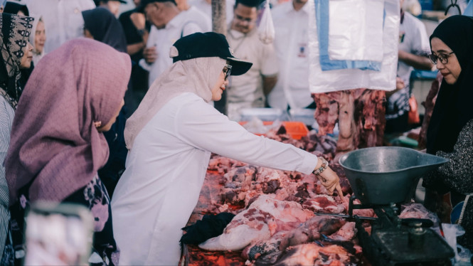 Bupati Lamtim saat mengecek pasar