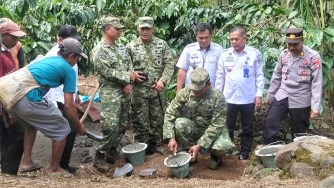TNI bangun jembatan perintis di Tanjung Raja dan Kotabumi Utara.