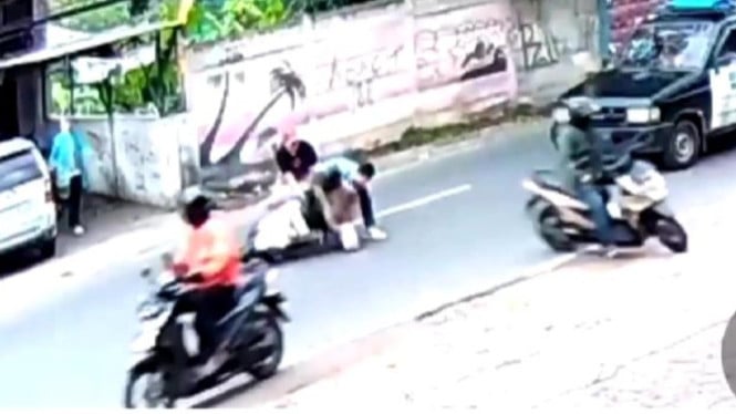 Rekan nyaris dimassa, pelaku curanmor buang tembakan.