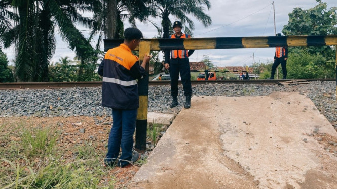 Penutupan Perlintasan liar