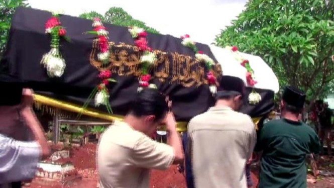 Pemakaman mantan guru SMA di Lampung Selatan tewas di tangan menantu.