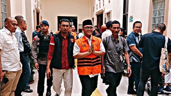 Eks Bupati Lampung Tengah, Ardito Wijaya saat akan masuk ruang sidang