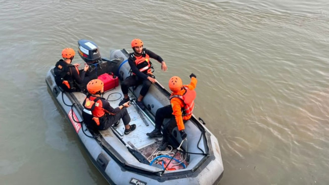 Tim SAR gabungan sisir Sungai Jogyakarta cari Faris dan Agam yang tenggelam.
