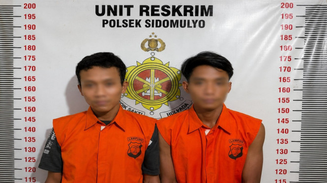 Dua pria pencuri motor dan penadahnya ditangkap Polsek Sidomulyo Lampung Selatan.