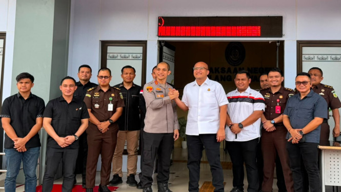 Kapolres Tulang Bawang AKBP Yuliansyah safari maraton ke Kejari dan Kodim.